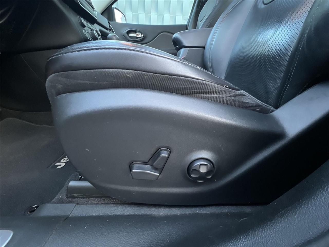 2019 Jeep Cherokee Limited photo 10