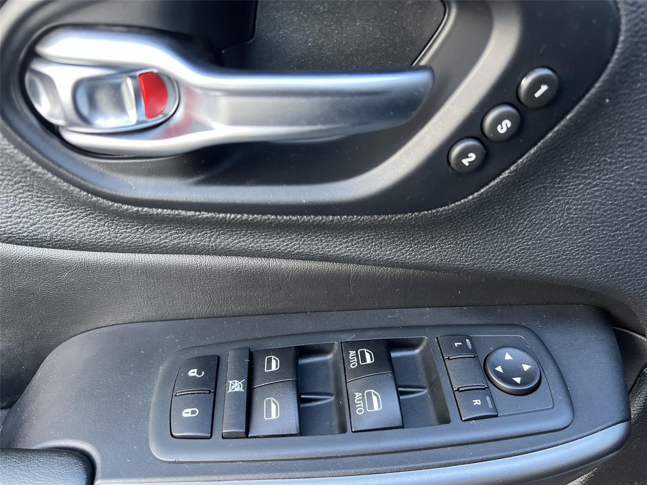 2019 Jeep Cherokee Limited photo 11