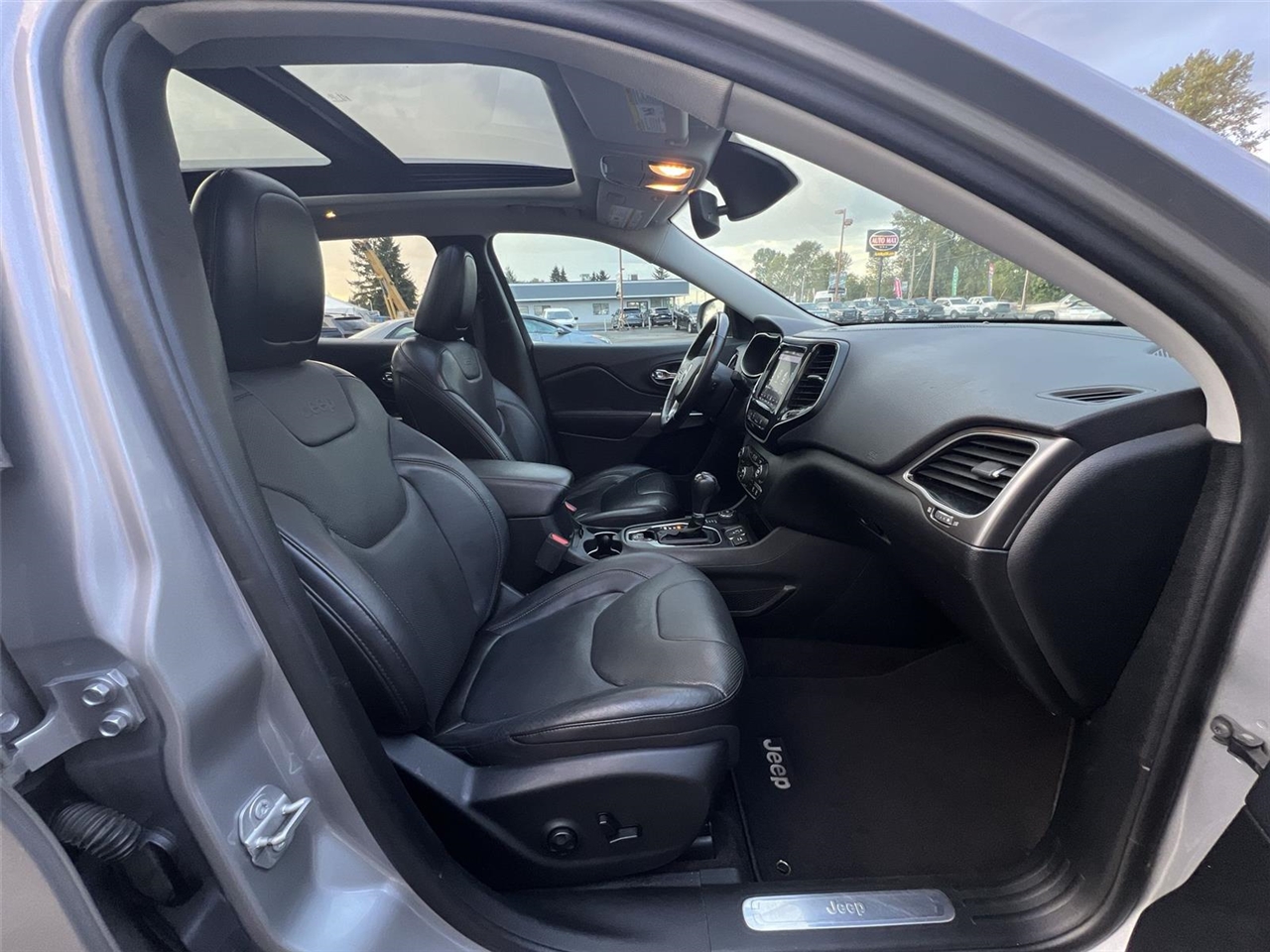 2019 Jeep Cherokee Limited photo 23