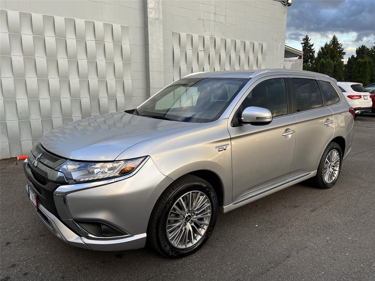 2022 Mitsubishi Outlander PHEV GT's photo