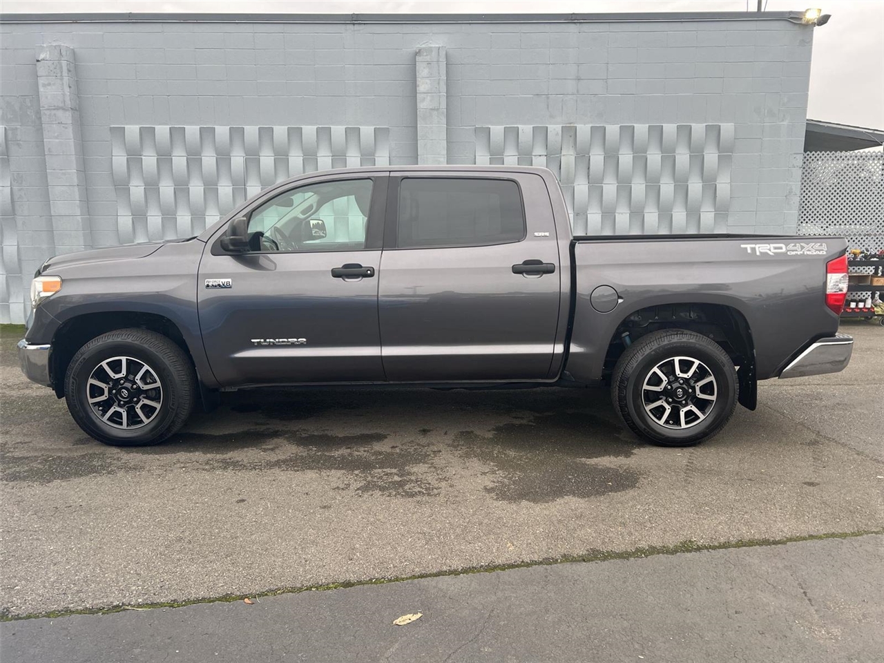 Toyota Tundra  2017