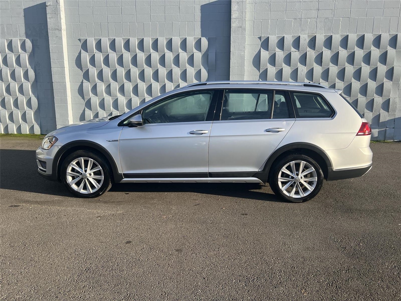 2017 Volkswagen Golf Alltrack SE photo 3