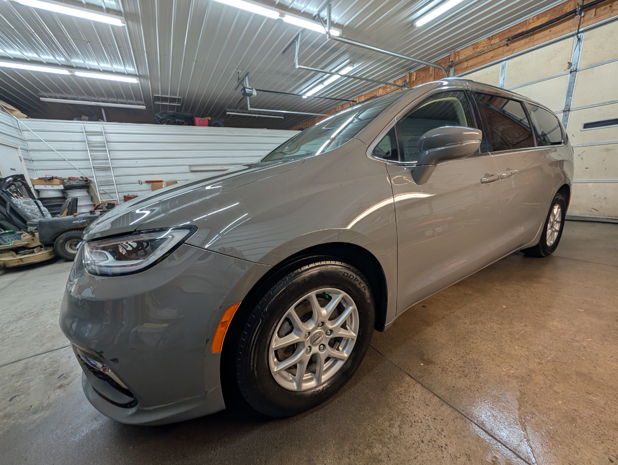 Chrysler Pacifica Touring-L FWD 2022