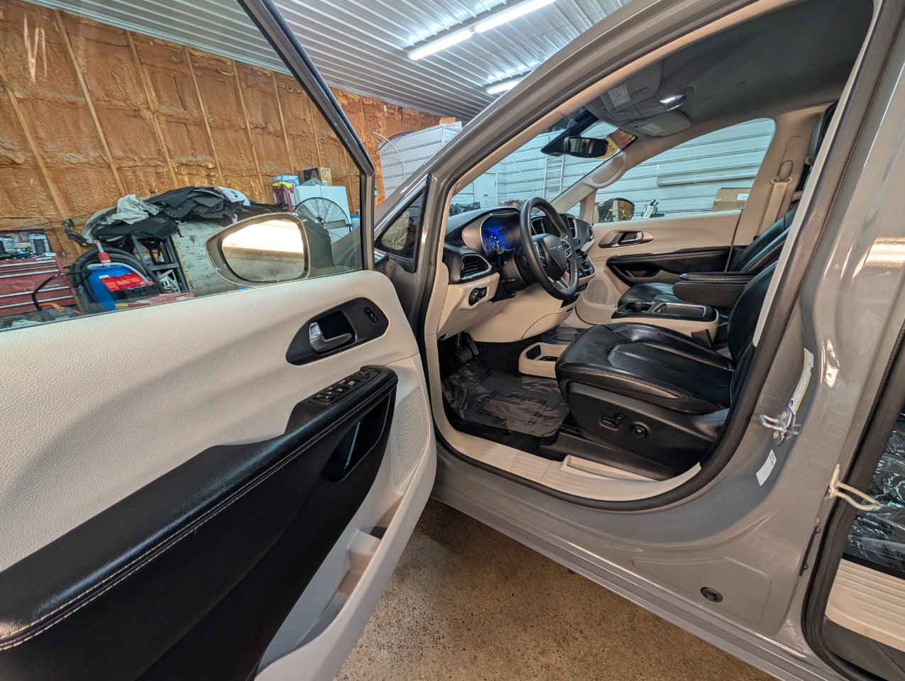 Chrysler Pacifica Touring-L FWD 2022