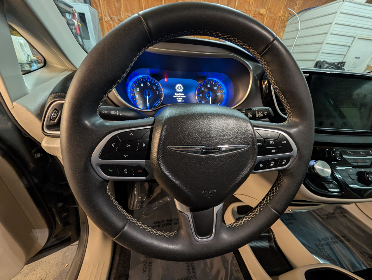 Chrysler Pacifica Touring-L FWD 2022