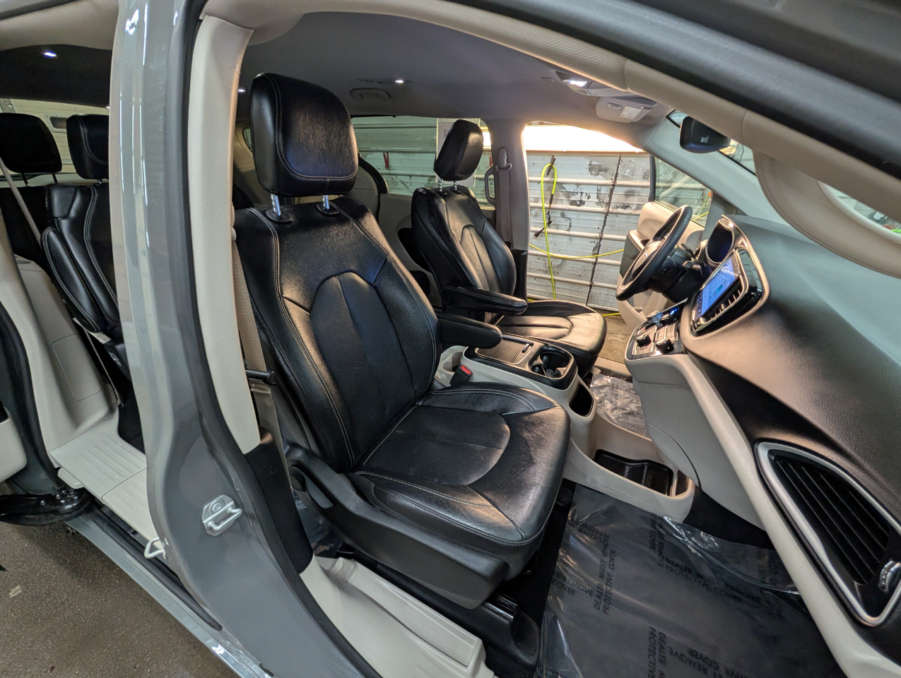 Chrysler Pacifica Touring-L FWD 2022