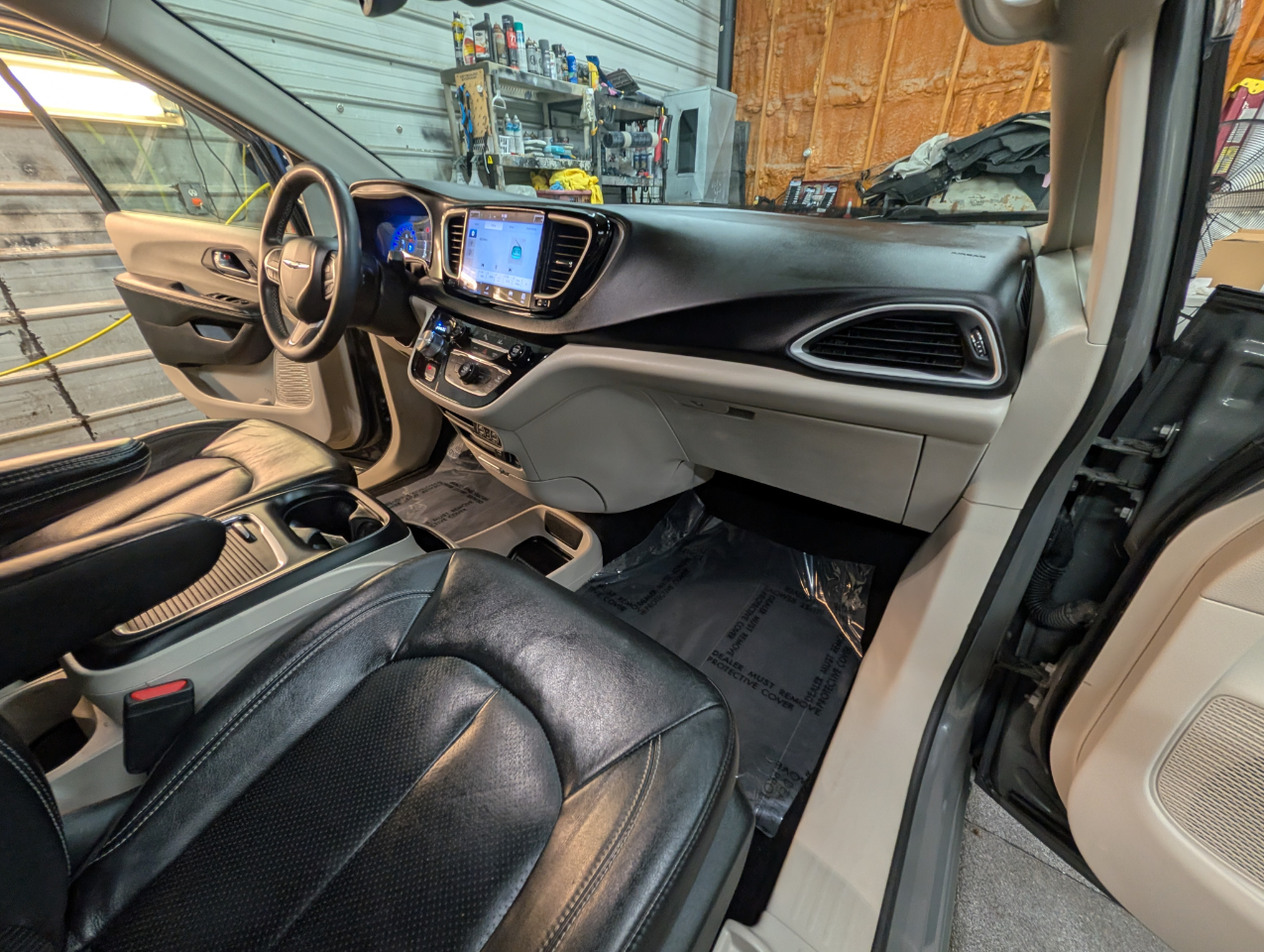 Chrysler Pacifica Touring-L FWD 2022