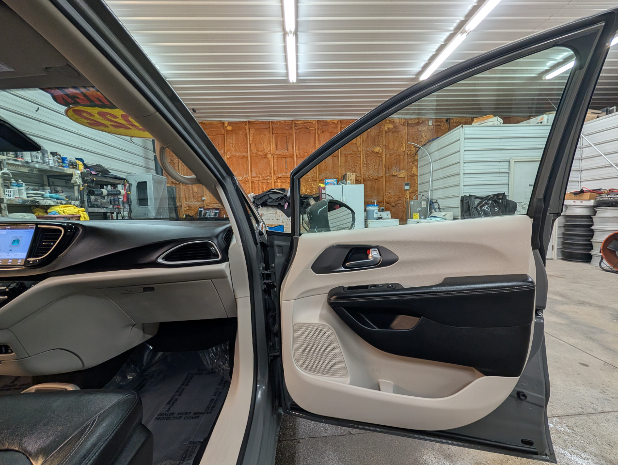 Chrysler Pacifica Touring-L FWD 2022