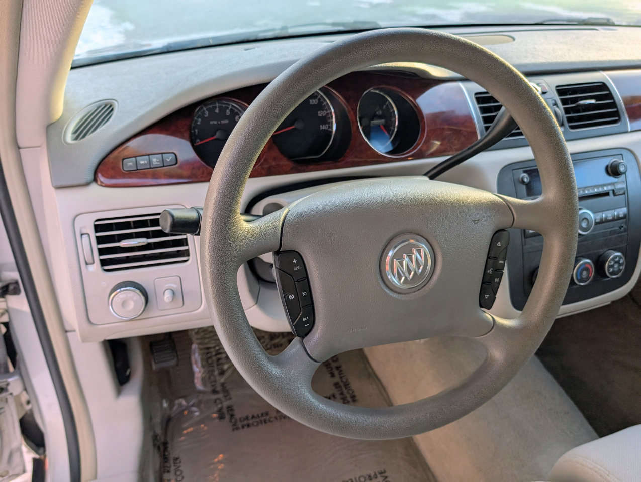 Buick Lucerne CX 2006