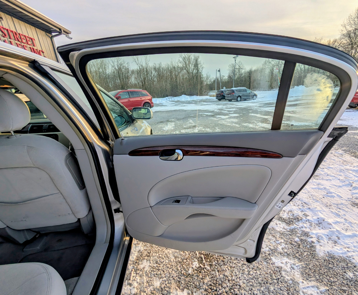 Buick Lucerne CX 2006