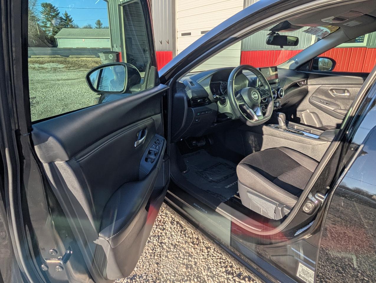 2025 Nissan Sentra SV - Photo 9