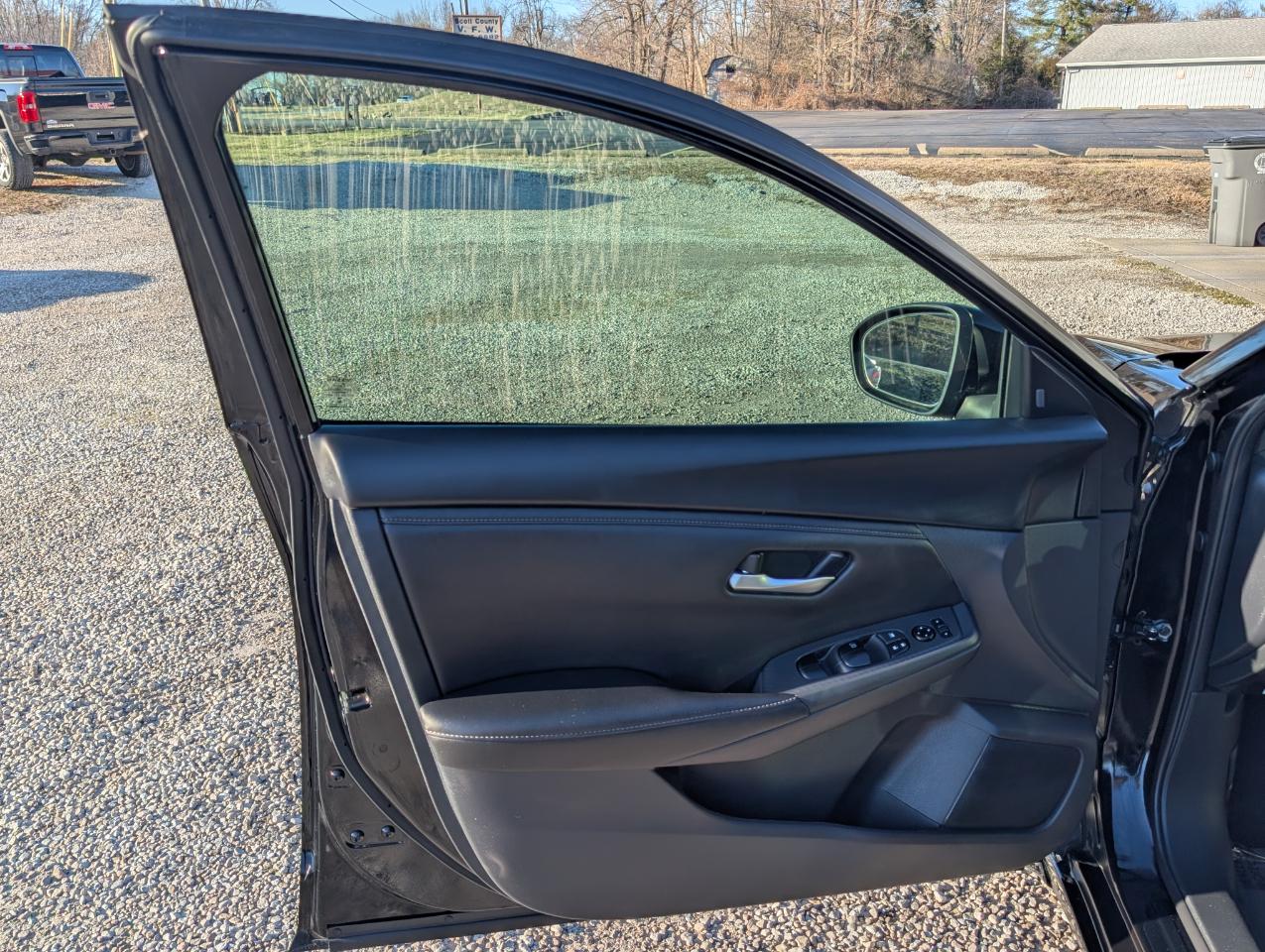 2025 Nissan Sentra SV - Photo 13