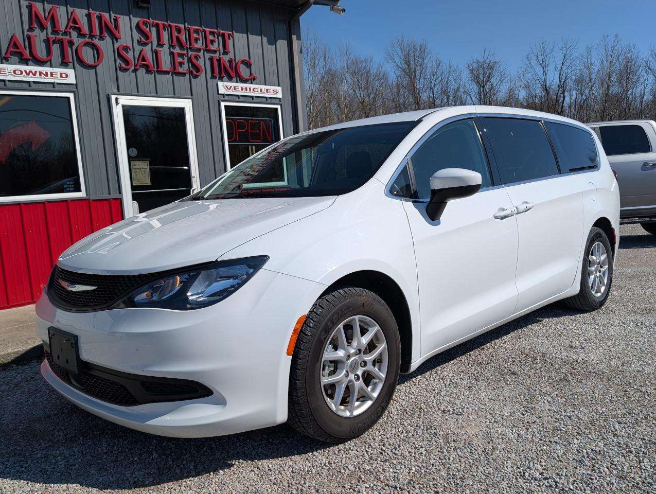 2022 Chrysler Voyager LX - Photo 6