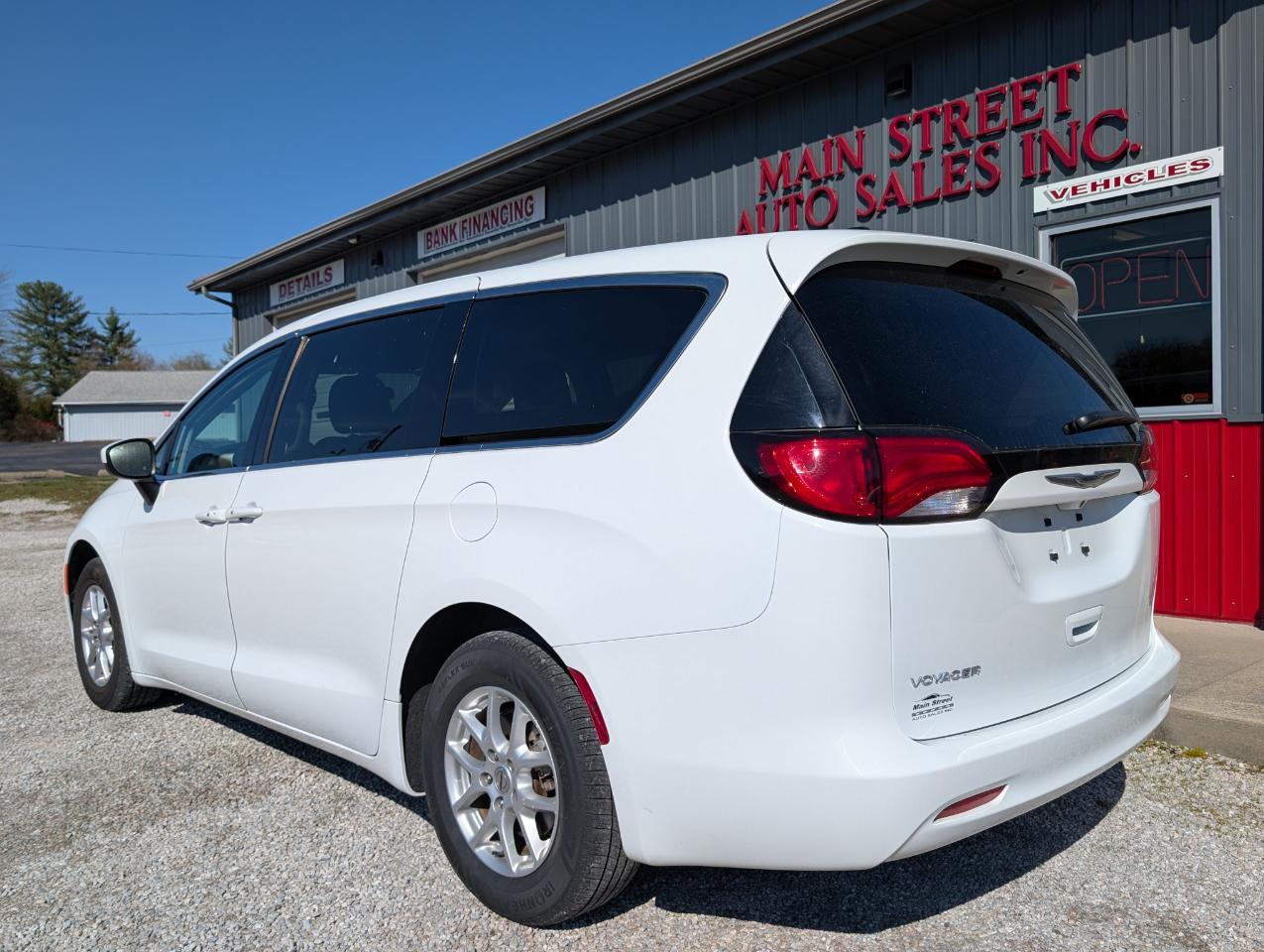 2022 Chrysler Voyager LX - Photo 8