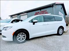 2022 Chrysler Voyager 