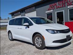 2022 Chrysler Voyager 