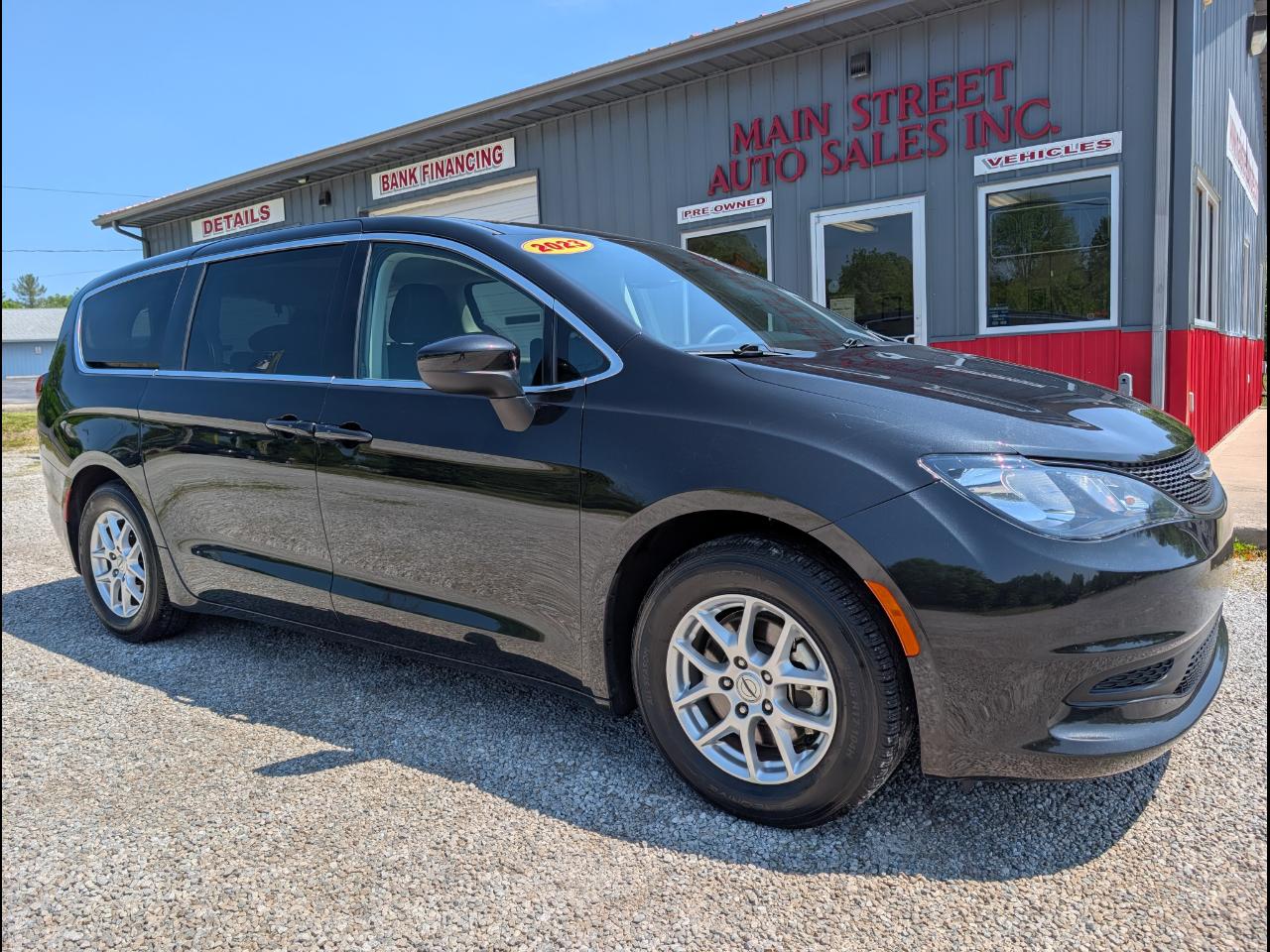 2023 Chrysler Voyager LX