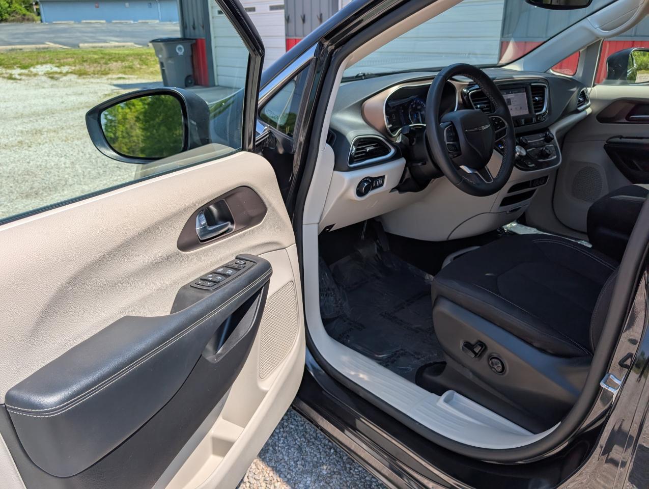 Chrysler Voyager LX 2023