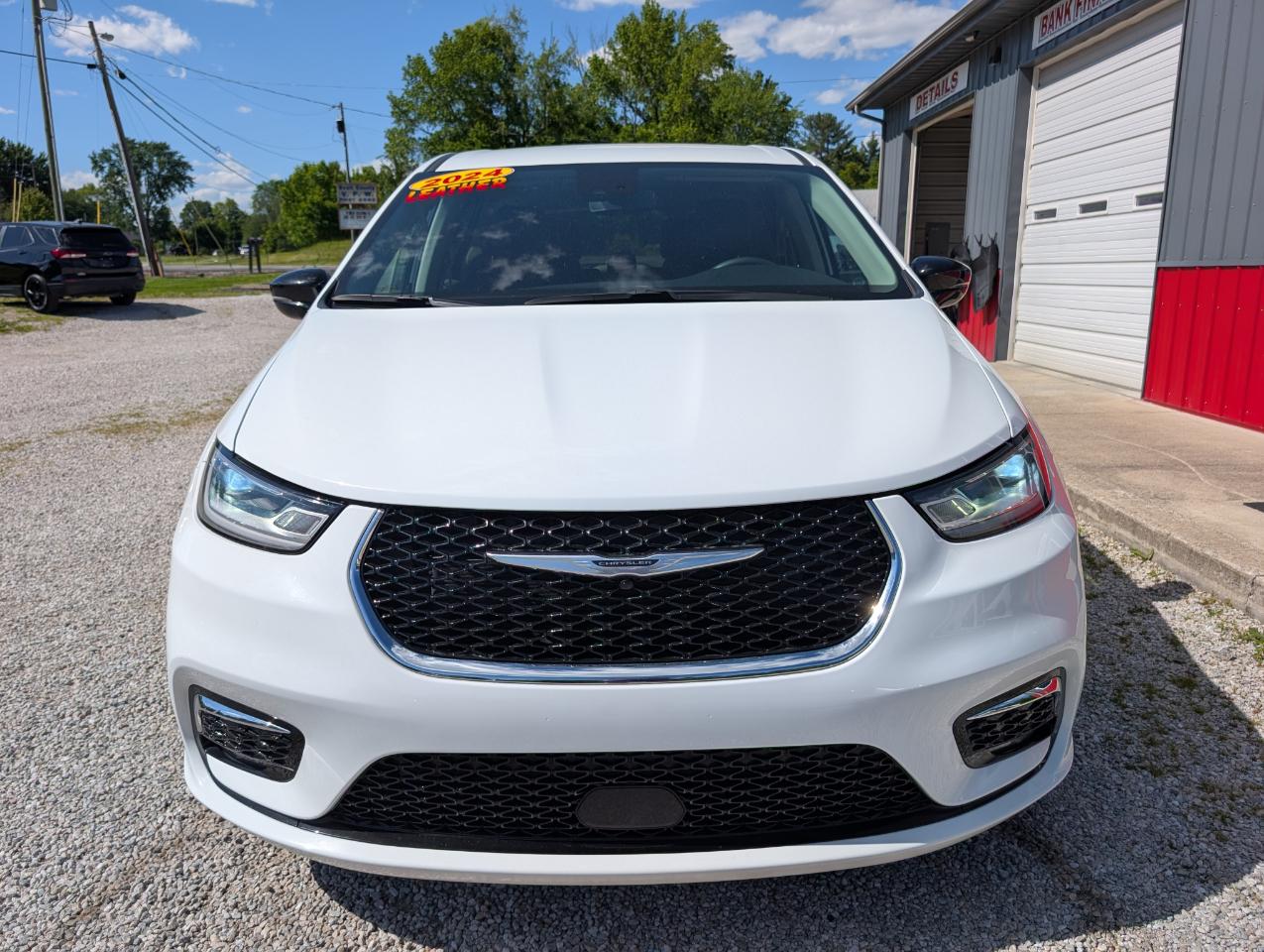 Chrysler Pacifica Touring L FWD 2024