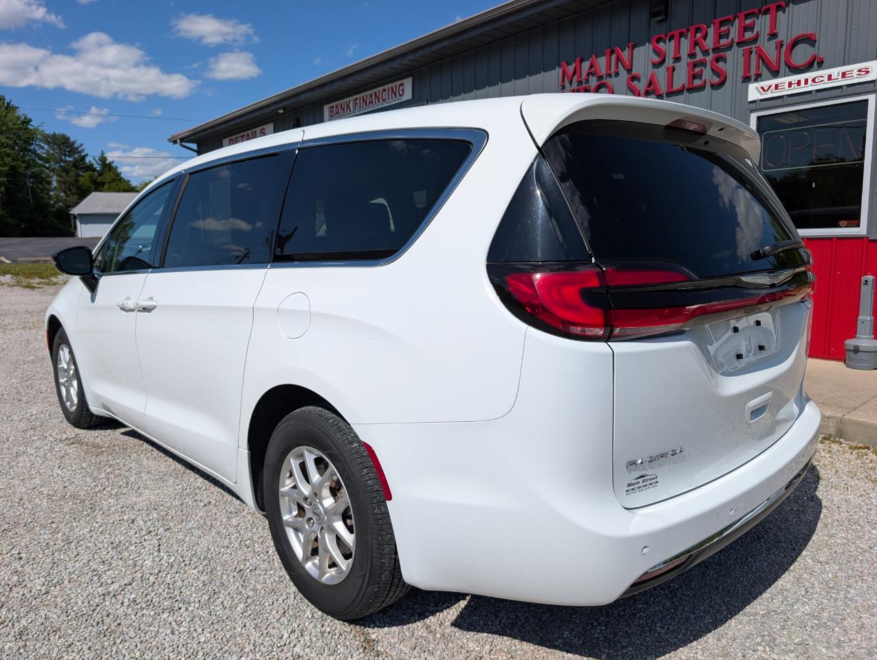 Chrysler Pacifica Touring L FWD 2024