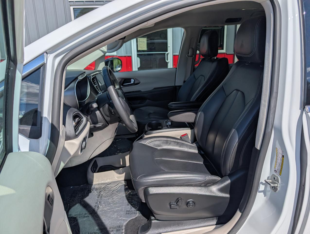 Chrysler Pacifica Touring L FWD 2024