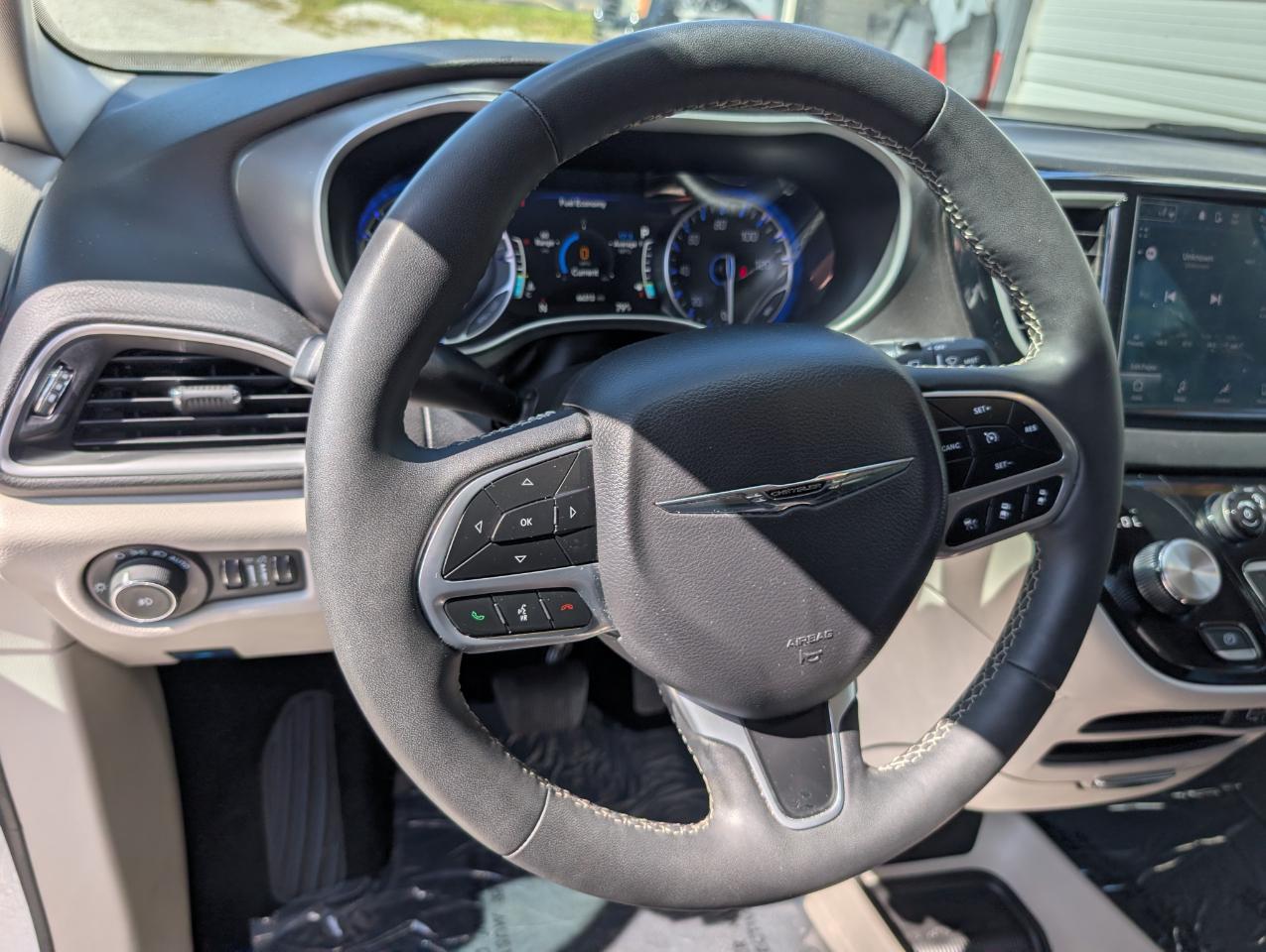 Chrysler Pacifica Touring L FWD 2024