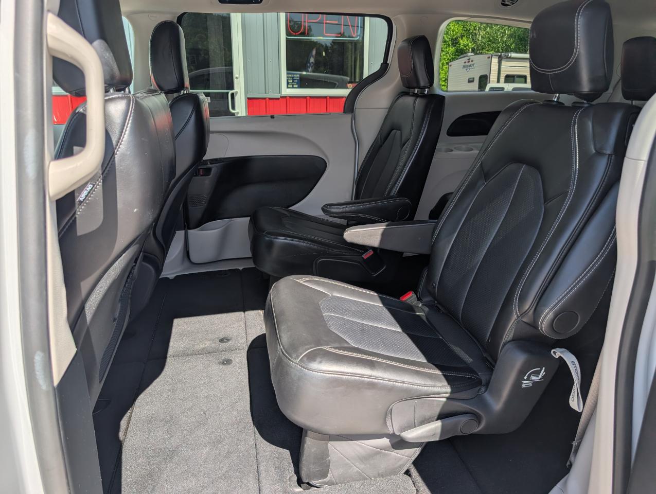 Chrysler Pacifica Touring L FWD 2024