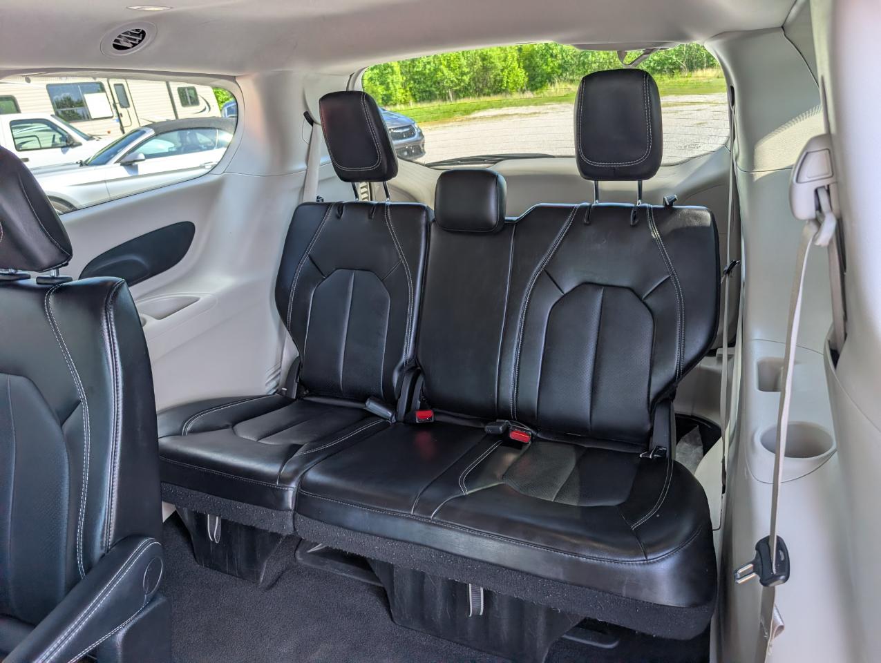 Chrysler Pacifica Touring L FWD 2024