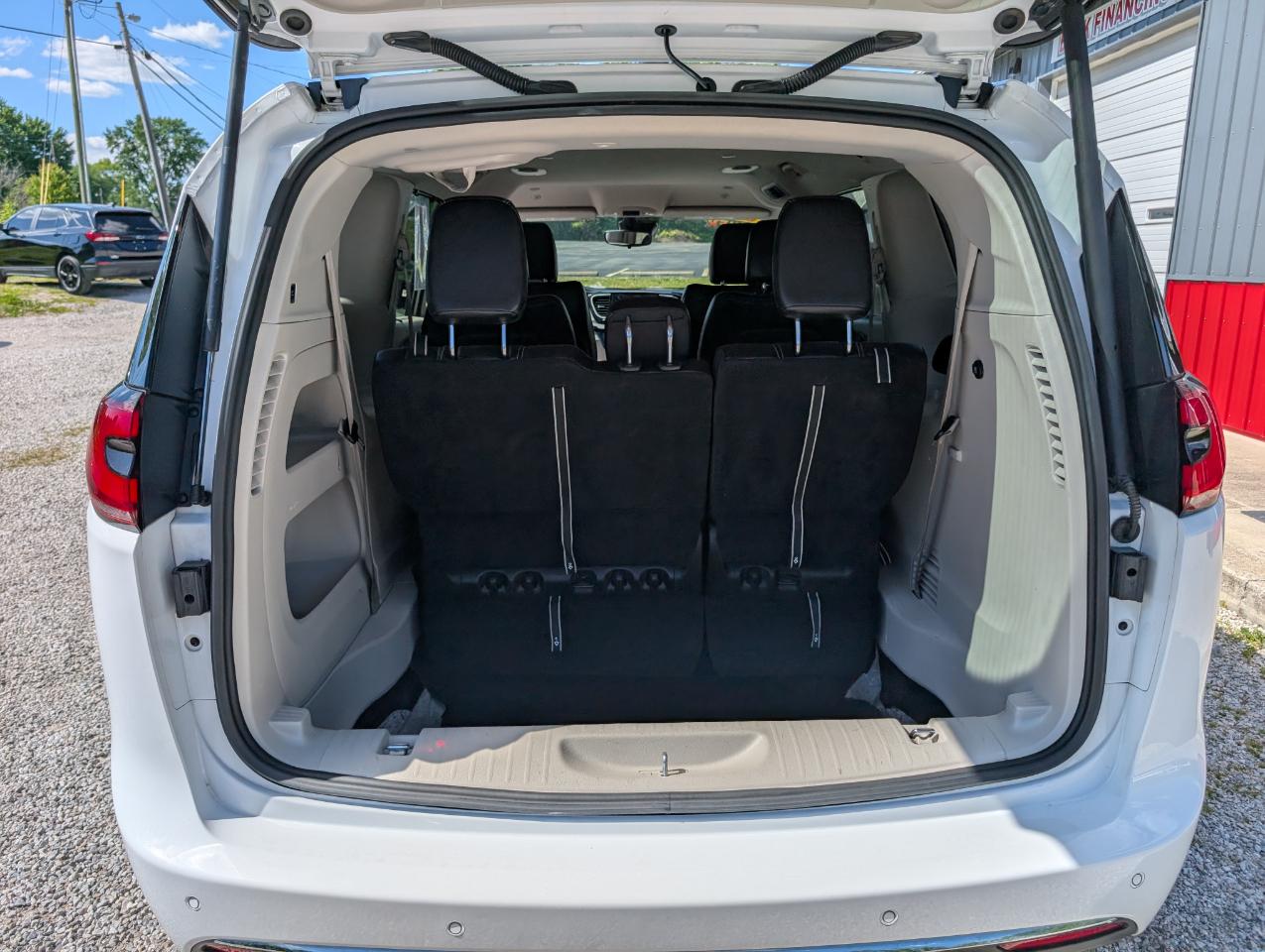 Chrysler Pacifica Touring L FWD 2024