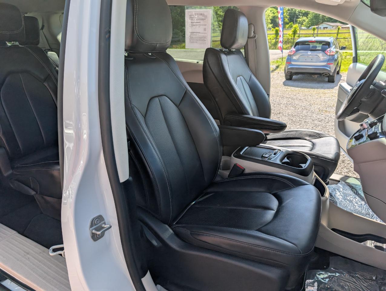 Chrysler Pacifica Touring L FWD 2024