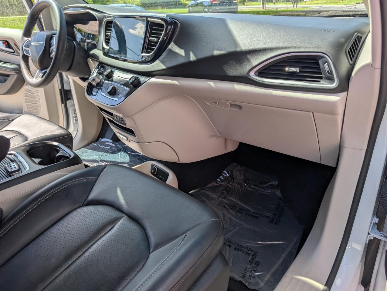 Chrysler Pacifica Touring L FWD 2024