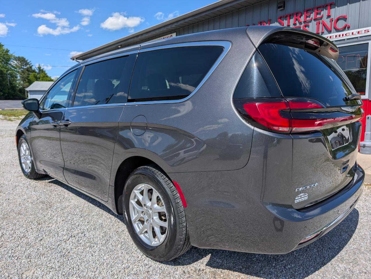 Chrysler Pacifica Touring L FWD 2023