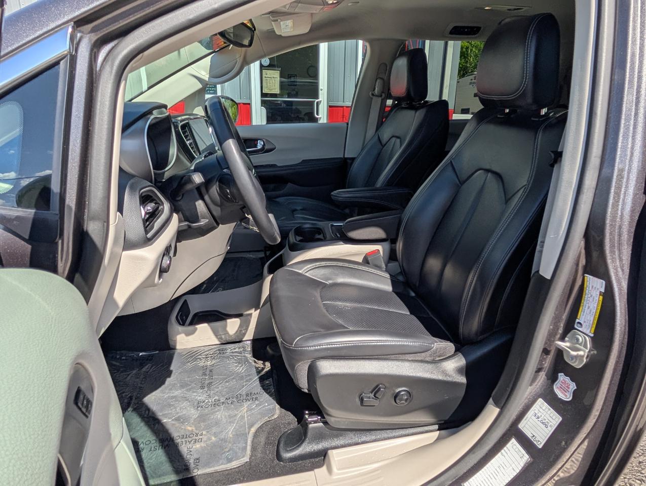 Chrysler Pacifica Touring L FWD 2023