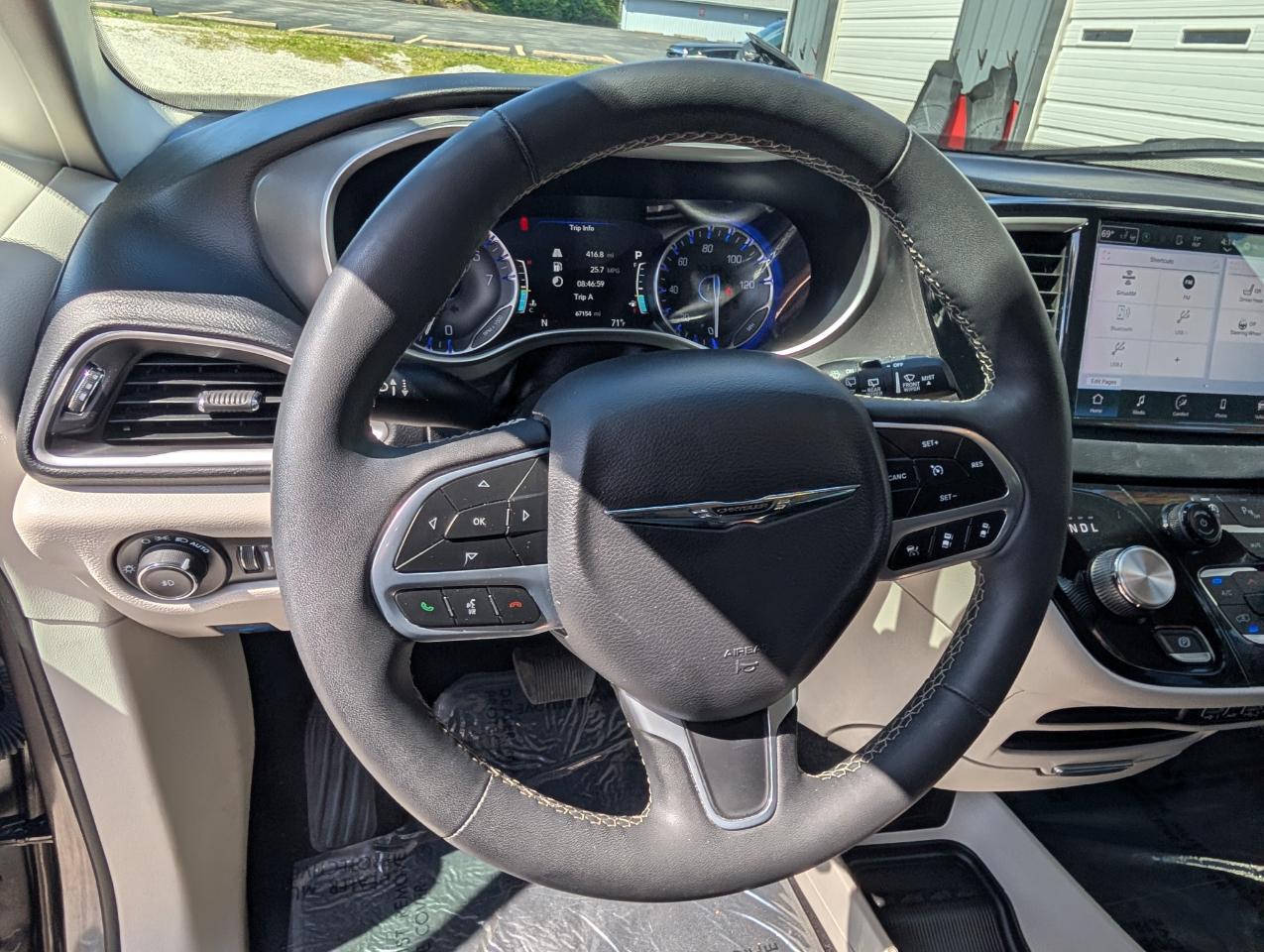 Chrysler Pacifica Touring L FWD 2023