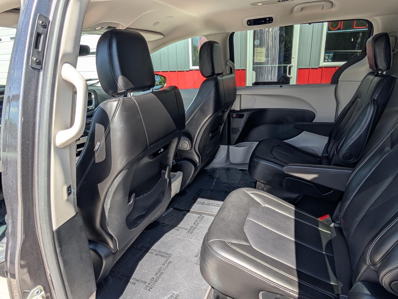 Chrysler Pacifica Touring L FWD 2023