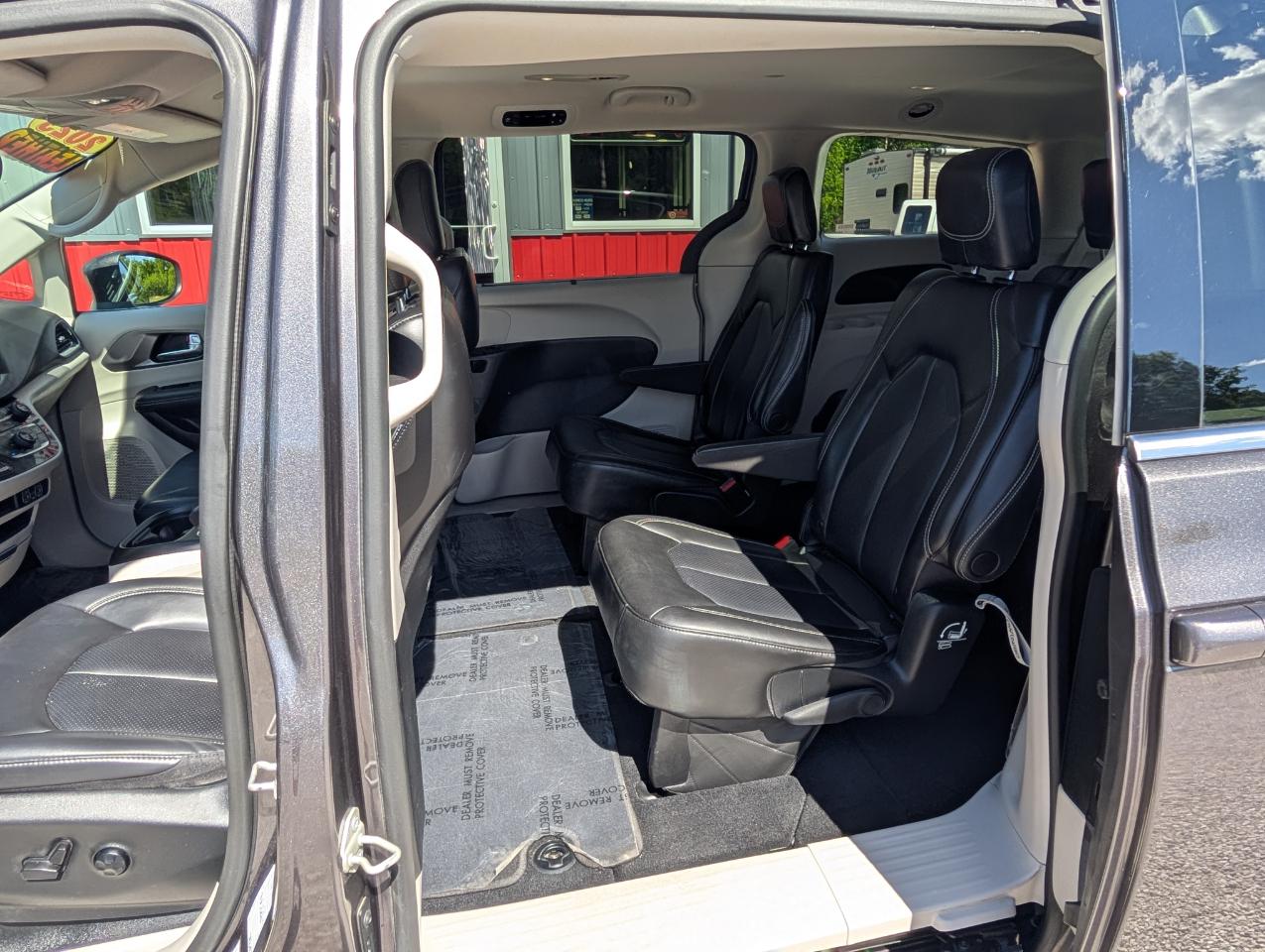 Chrysler Pacifica Touring L FWD 2023