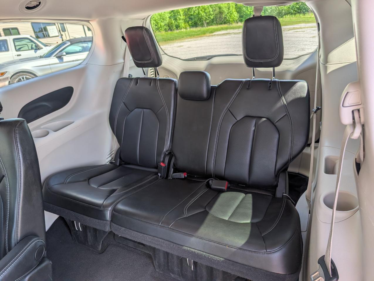 Chrysler Pacifica Touring L FWD 2023