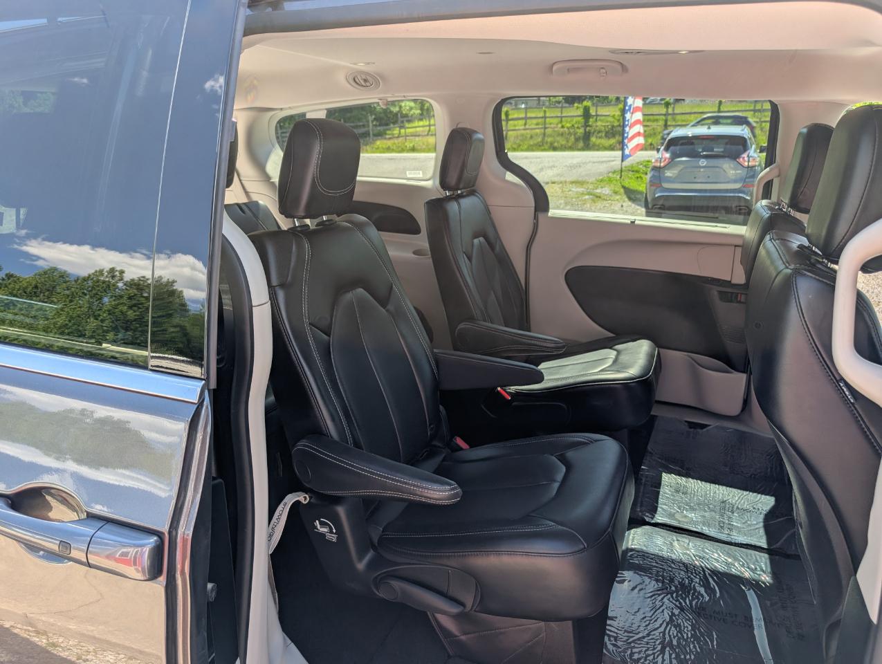 Chrysler Pacifica Touring L FWD 2023