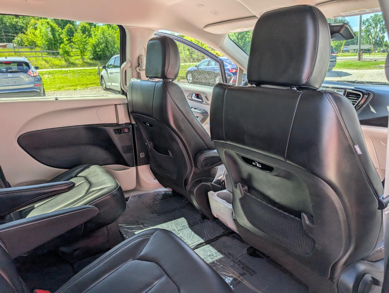 Chrysler Pacifica Touring L FWD 2023