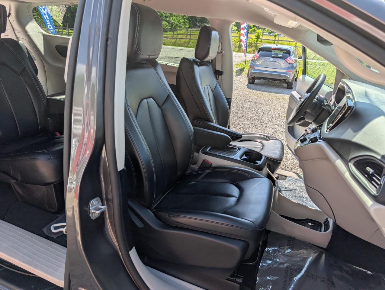 Chrysler Pacifica Touring L FWD 2023