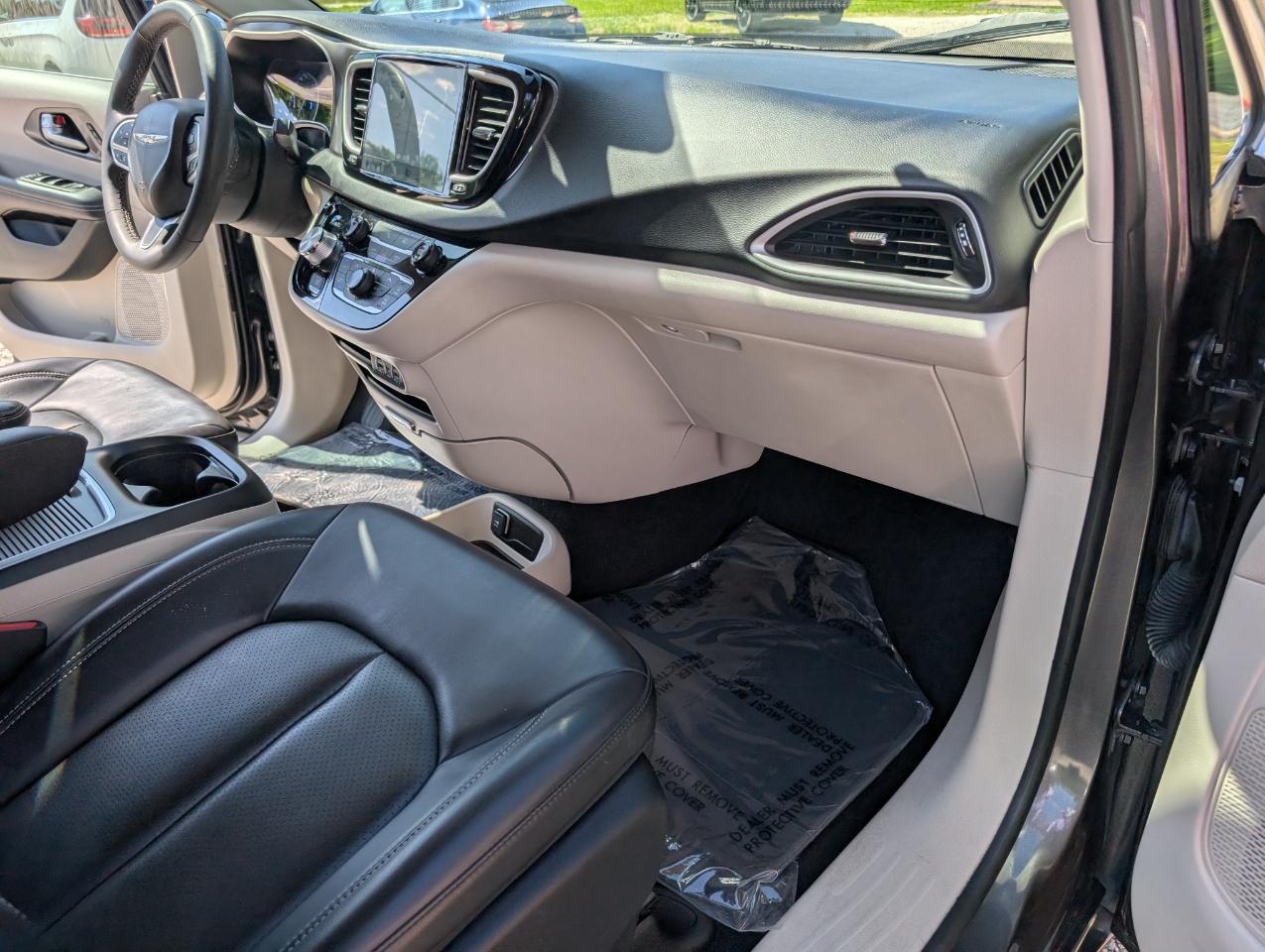 Chrysler Pacifica Touring L FWD 2023