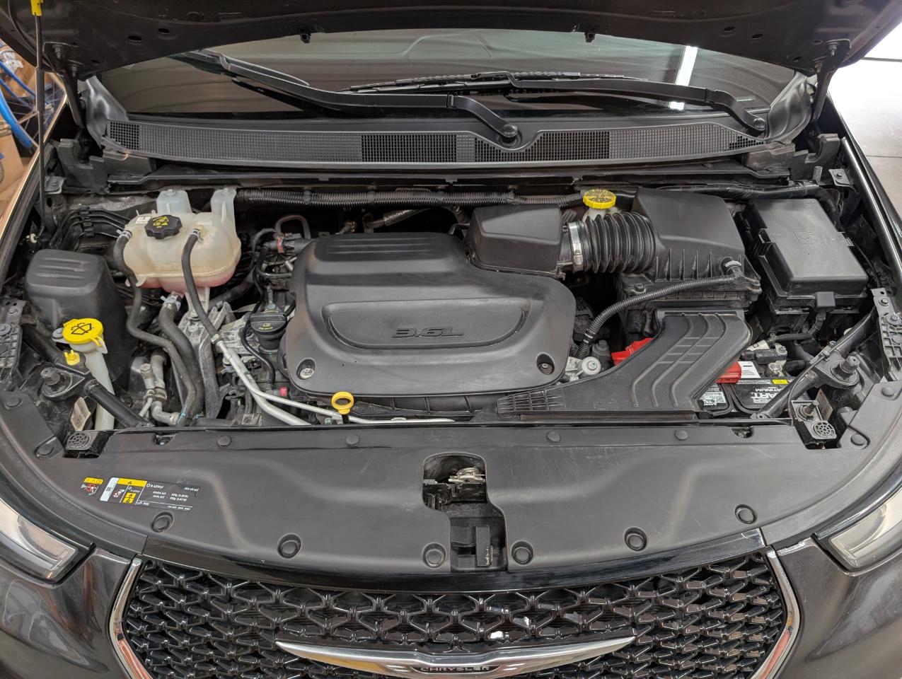 Chrysler Pacifica Touring L FWD 2023