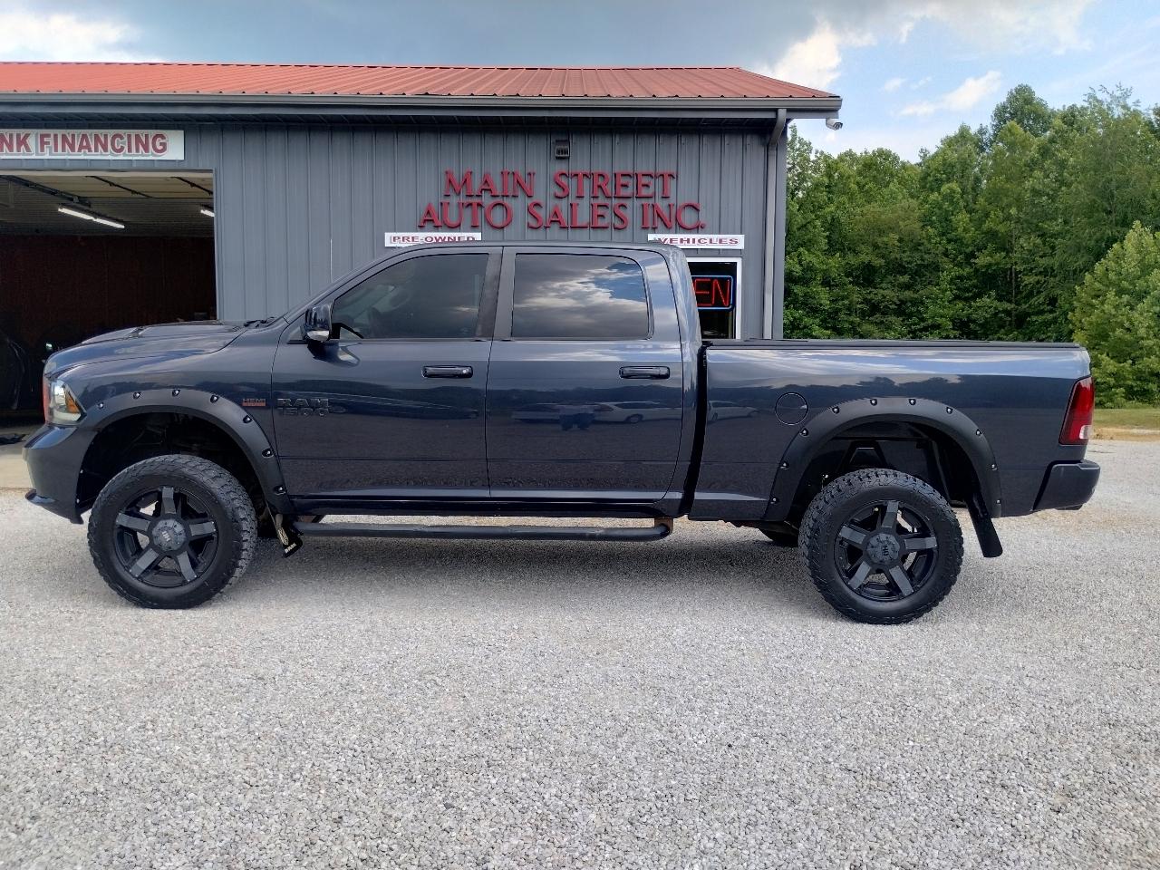 RAM 1500 4WD Crew Cab 140.5" Sport 2016
