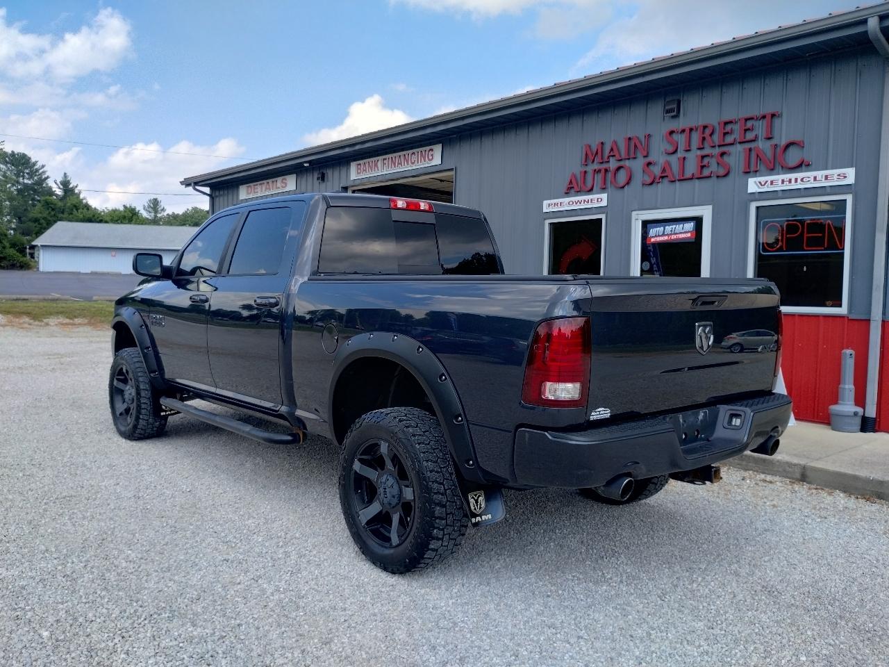 RAM 1500 4WD Crew Cab 140.5" Sport 2016