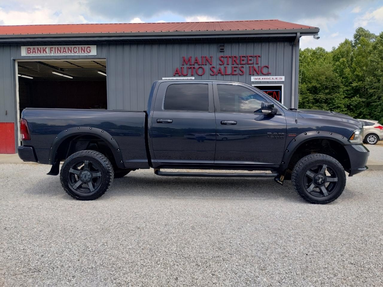 RAM 1500 4WD Crew Cab 140.5" Sport 2016