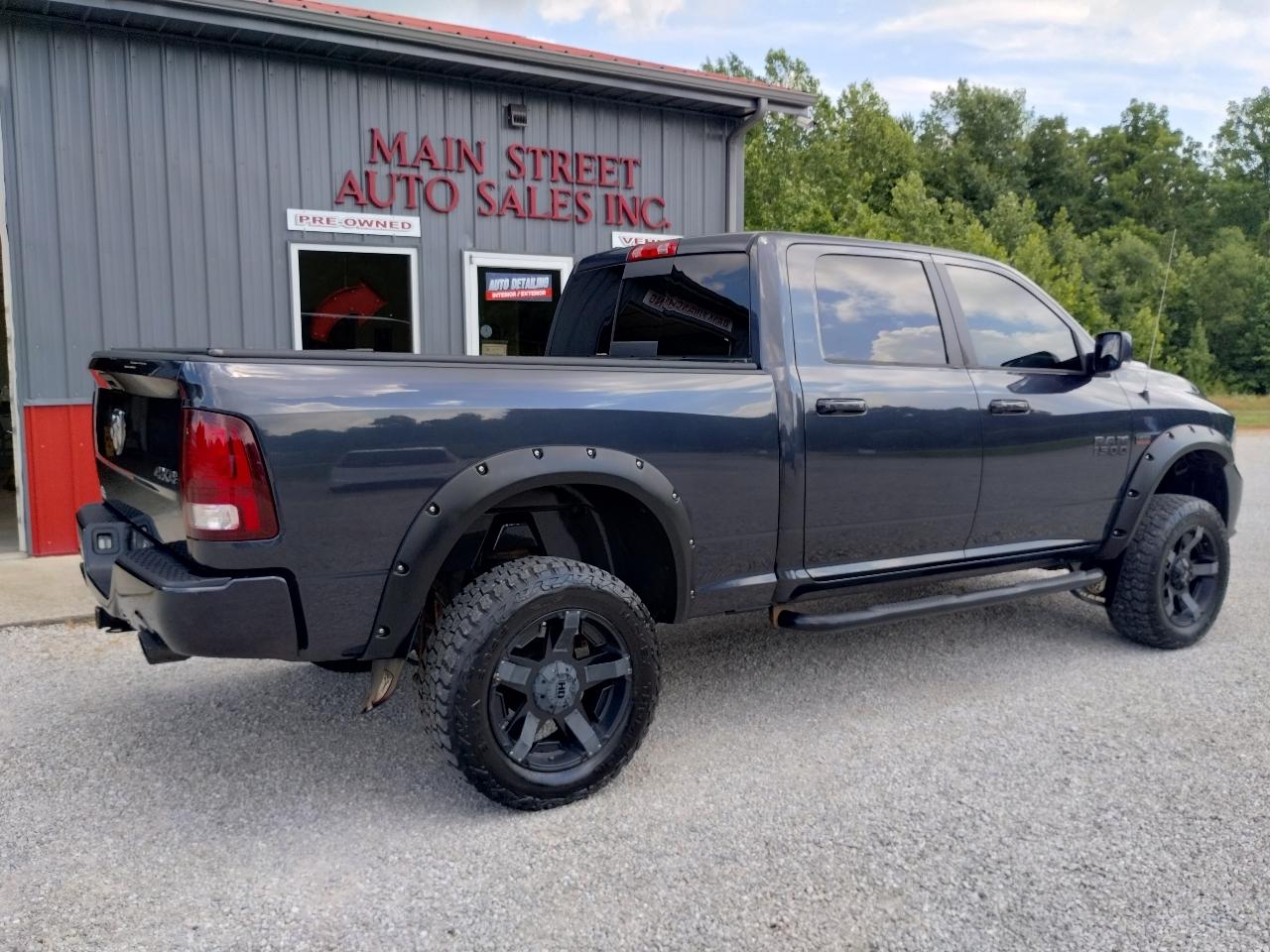 RAM 1500 4WD Crew Cab 140.5" Sport 2016