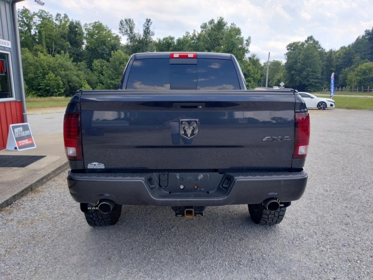 RAM 1500 4WD Crew Cab 140.5" Sport 2016