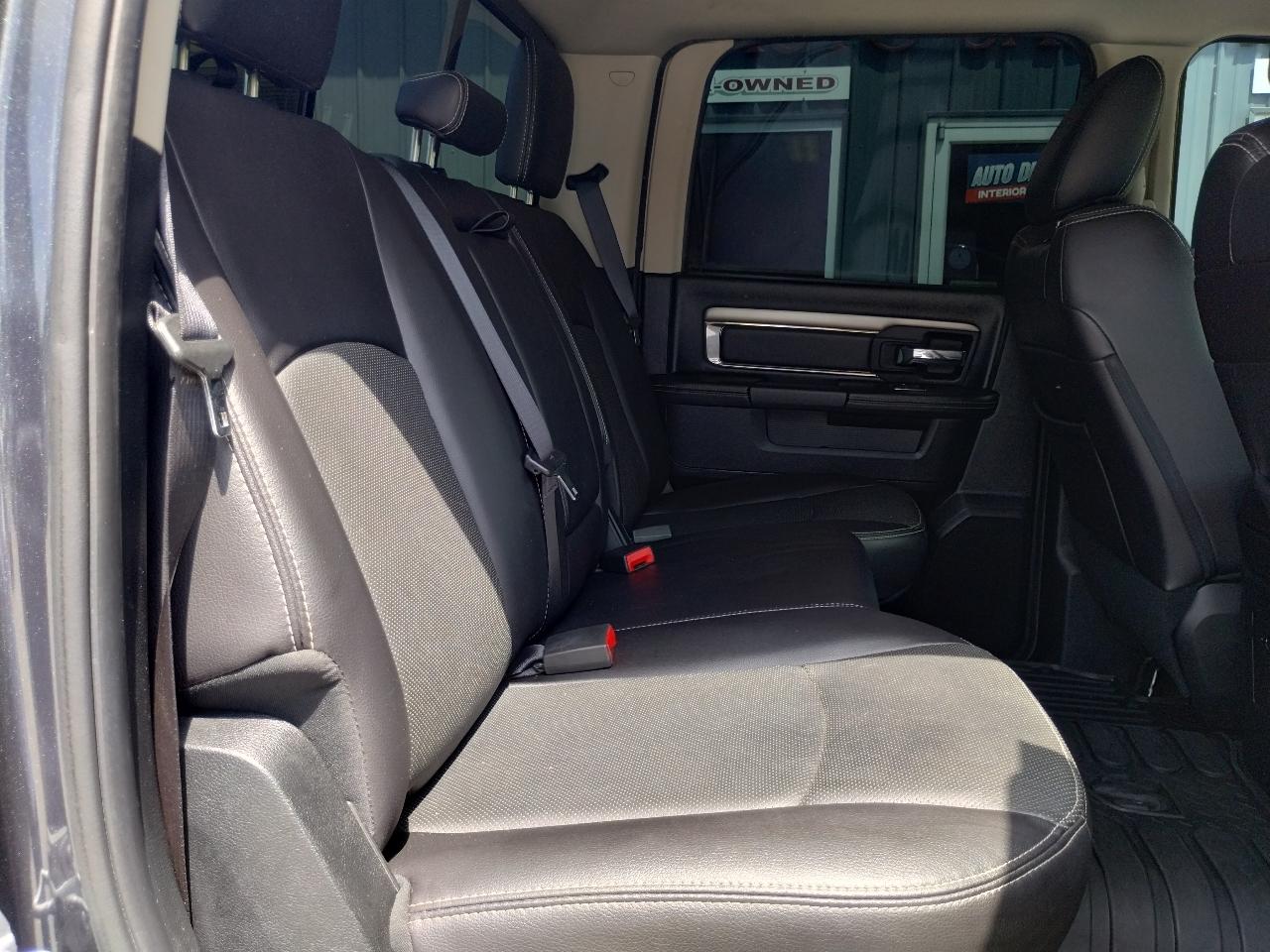 RAM 1500 4WD Crew Cab 140.5" Sport 2016