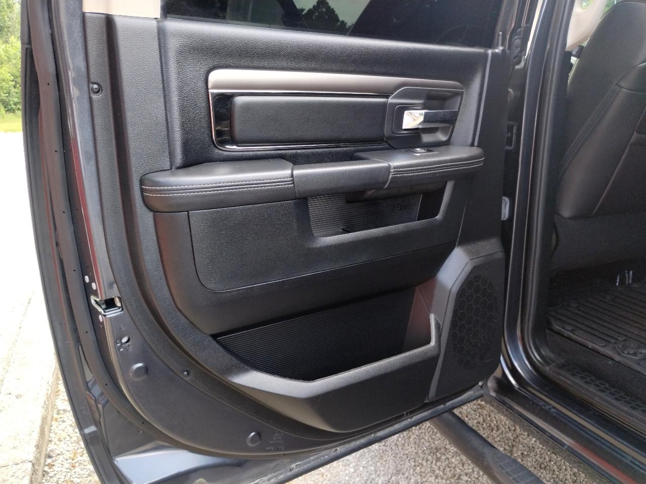 RAM 1500 4WD Crew Cab 140.5" Sport 2016