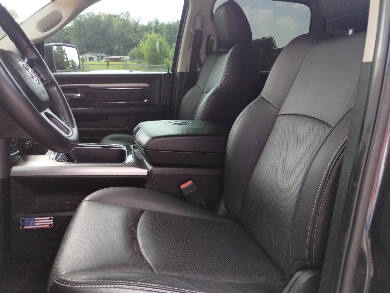 RAM 1500 4WD Crew Cab 140.5" Sport 2016